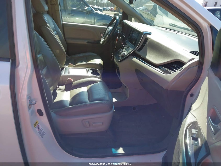 2016 Toyota Sienna Xle 8 Passenger