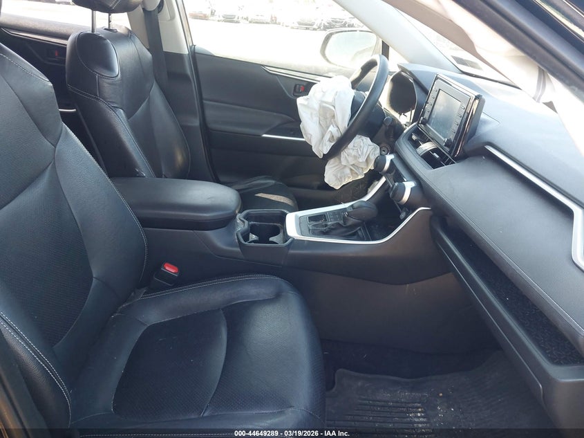 VIN JTMF1RFV9KD033234 2019 TOYOTA RAV4 LE