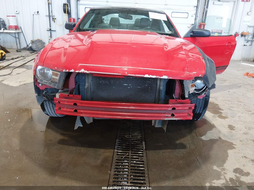2011 FORD MUSTANG auction photo 6