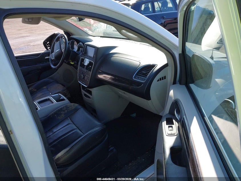 2014 Chrysler Town & Country Touring