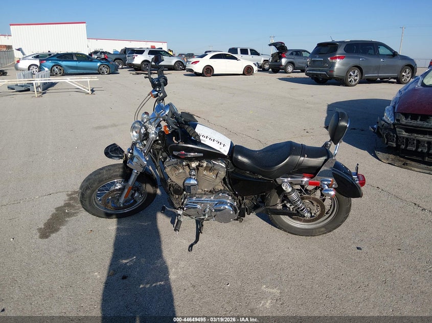 2017 Harley-Davidson Xl1200 C VIN: 1HD1CT311HC445728 Lot: 44649495