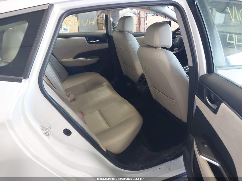 2018 Honda Clarity Plug-In Hybrid Touring VIN: JHMZC5F33JC018990 Lot: 44649580