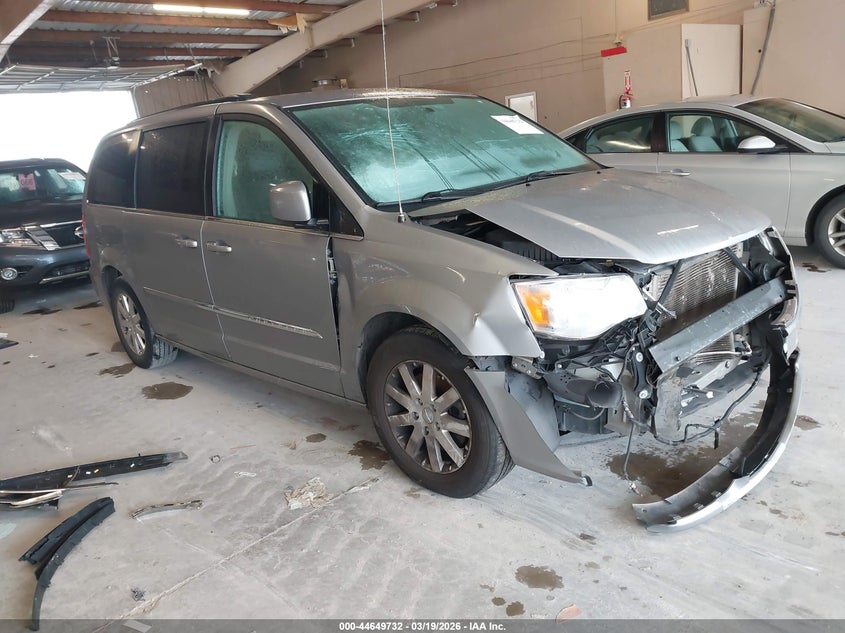 2016 CHRYSLER TOWN & COUNTRY — zdjęcie z aukcji