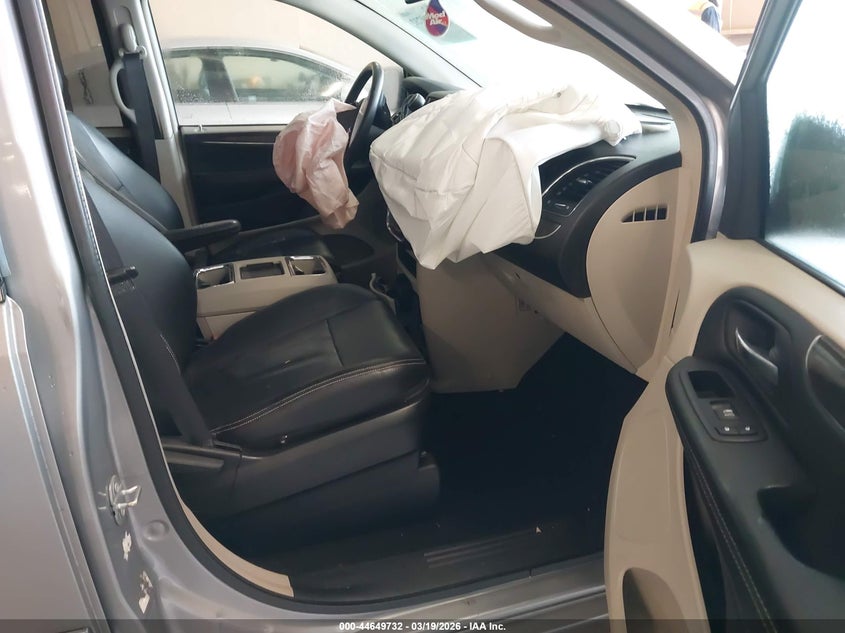 2016 CHRYSLER TOWN & COUNTRY — zdjęcie 5