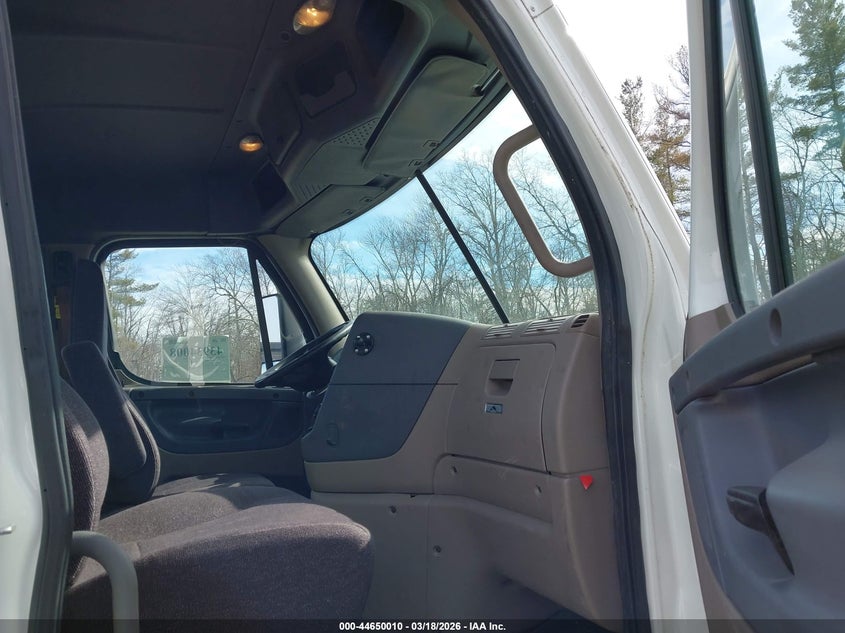 2018 FREIGHTLINER CASCADIA 125 auction photo 7