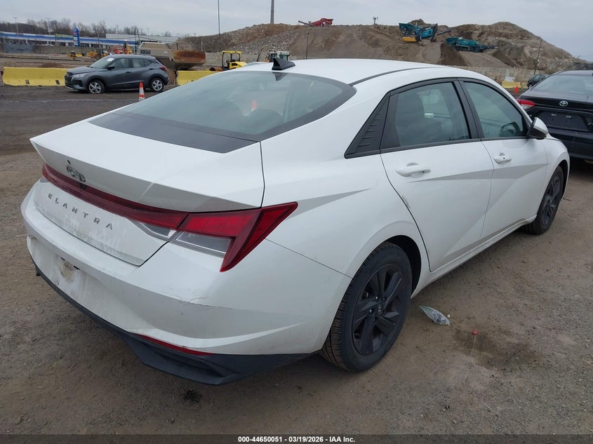 2022 HYUNDAI ELANTRA auction photo 4