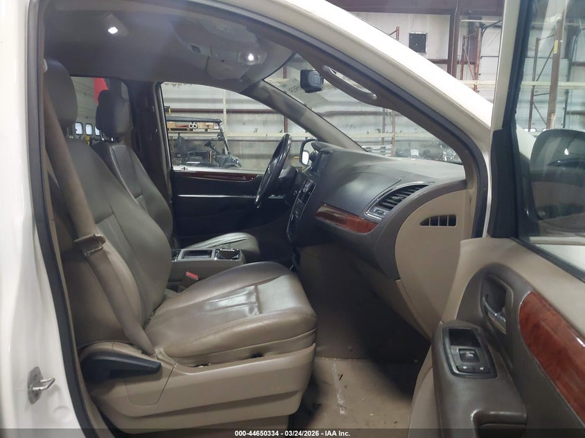 2013 Chrysler Town & Country Touring