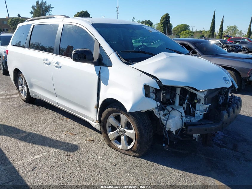2017 Toyota Sienna Le 8 Passenger