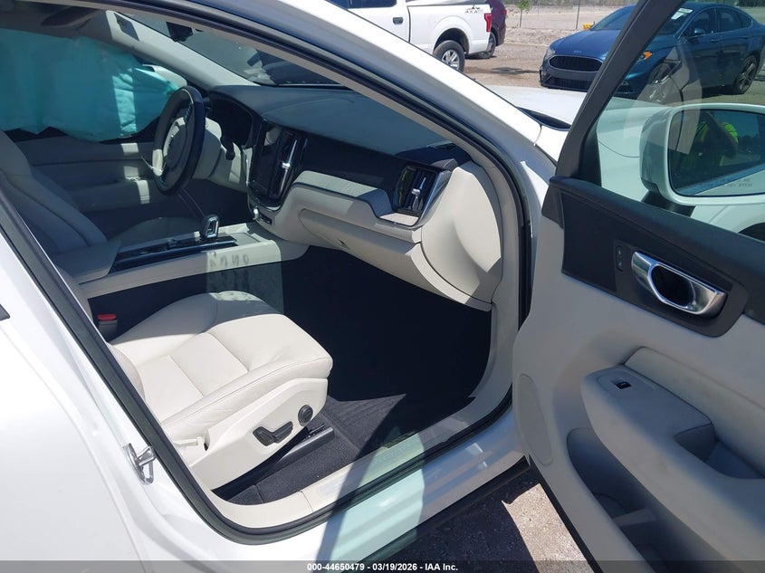 2023 Volvo Xc60 Recharge Plug-In Hybrid T8 Plus Bright Theme