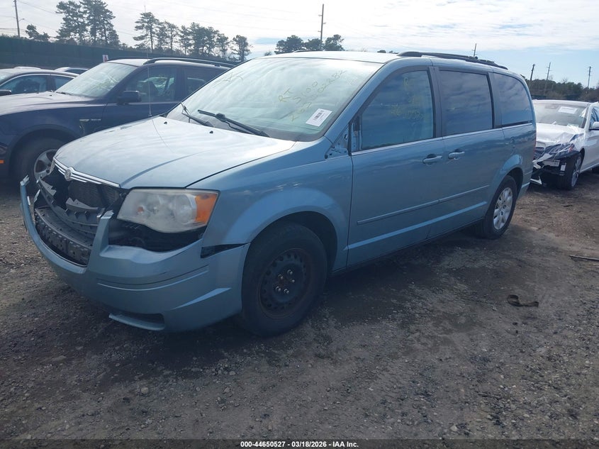2010 Chrysler Town & Country Lx