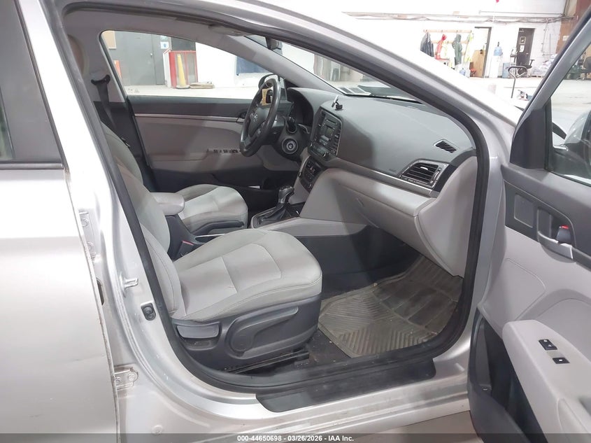 VIN 5NPD74LF5HH069110 2017 HYUNDAI ELANTRA SE