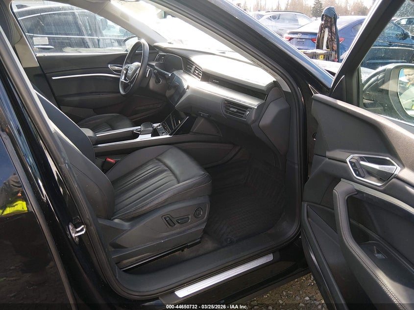 2022 Audi E-Tron Premium Plus Quattro VIN: WA1LAAGE0NB008932 Lot: 44650732