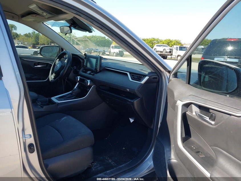 VIN 2T3W1RFV1MC107222 2021 TOYOTA RAV4 XLE