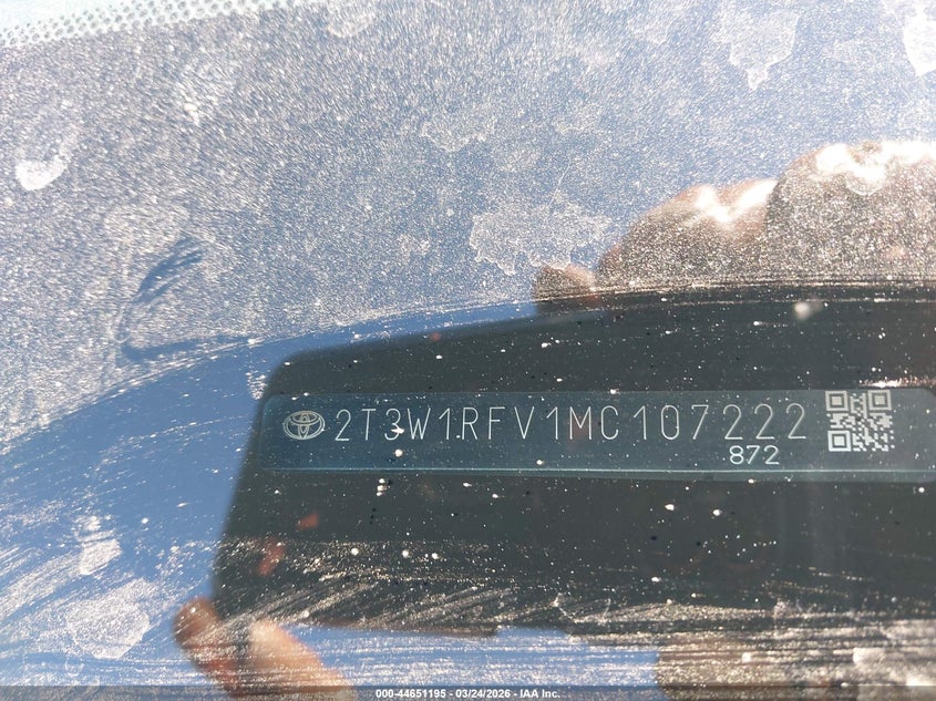 VIN 2T3W1RFV1MC107222 2021 TOYOTA RAV4 XLE