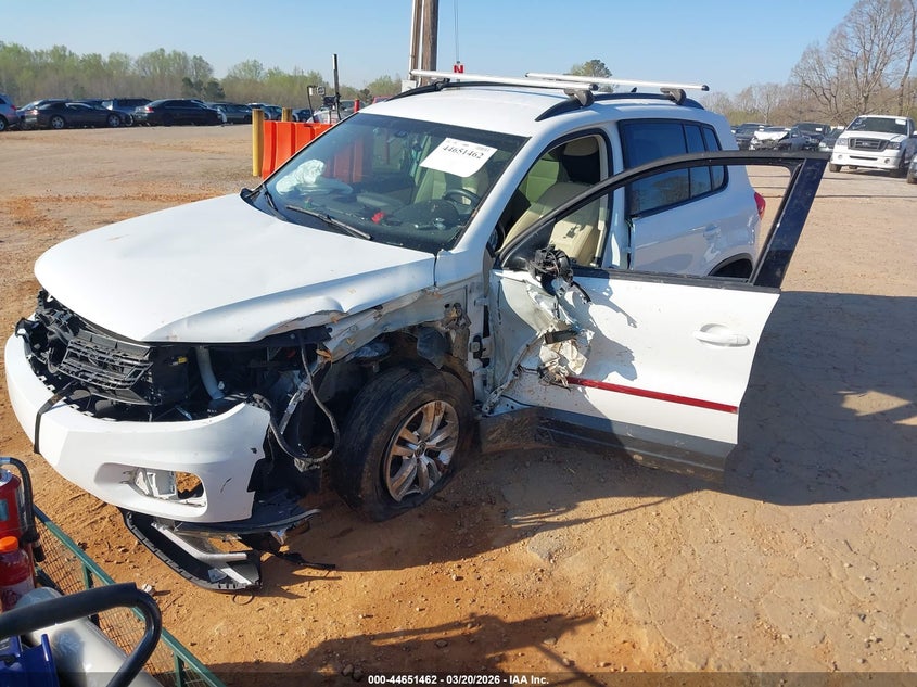 2017 Volkswagen Tiguan 2.0t/2.0t S WVGAV7AX4HK023612 photo 1