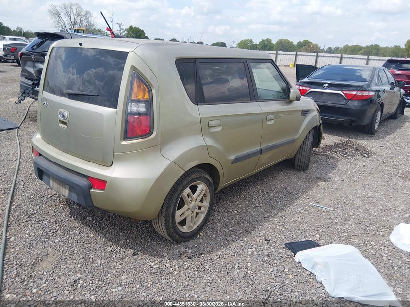 2010 Kia Soul +
