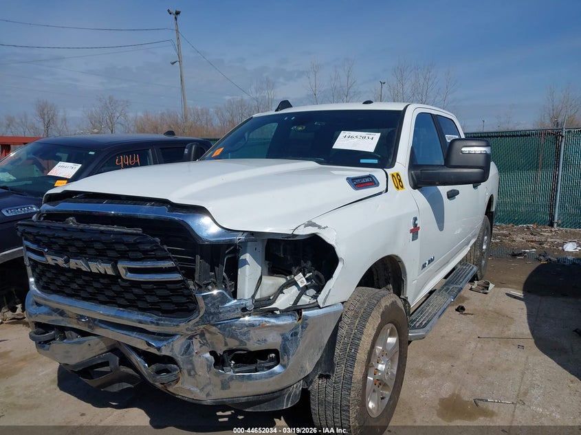 Vin: 3c6ur5dl4pg611042, lot: 45149074, ram 2500 big horn  4x4 6'4 box 20232