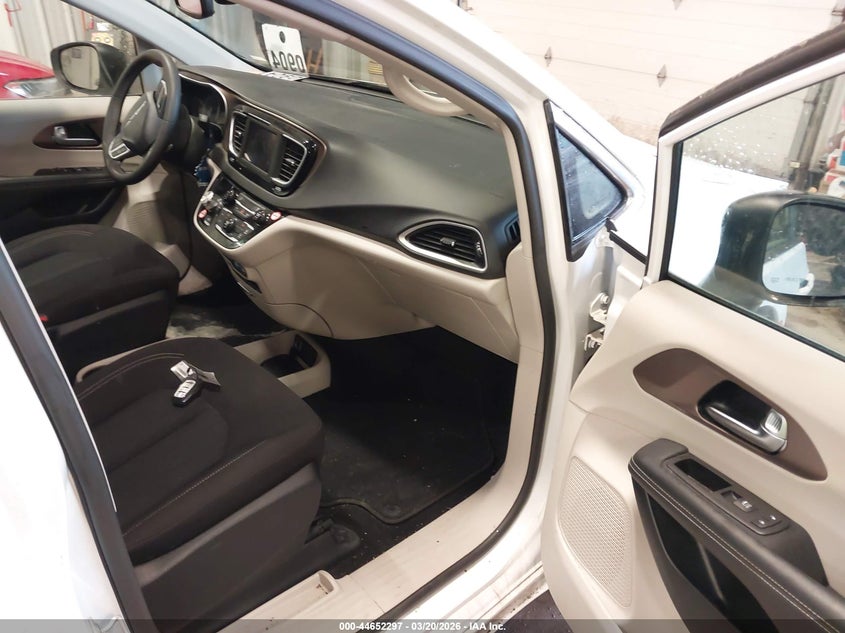 2024 Chrysler Voyager Lx