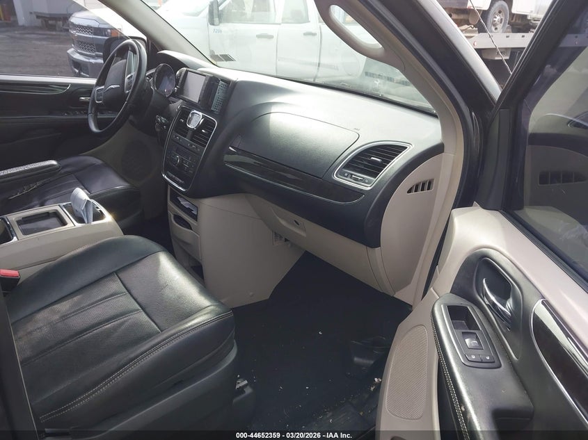 2012 Chrysler Town & Country Touring