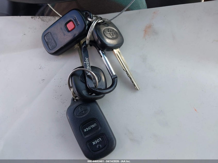 2005 Toyota Corolla Le VIN: 1NXBR32EX5Z371915 Lot: 44652481