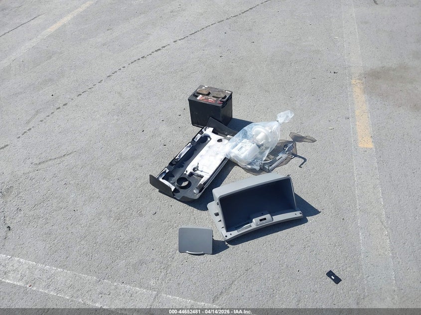 2005 Toyota Corolla Le VIN: 1NXBR32EX5Z371915 Lot: 44652481