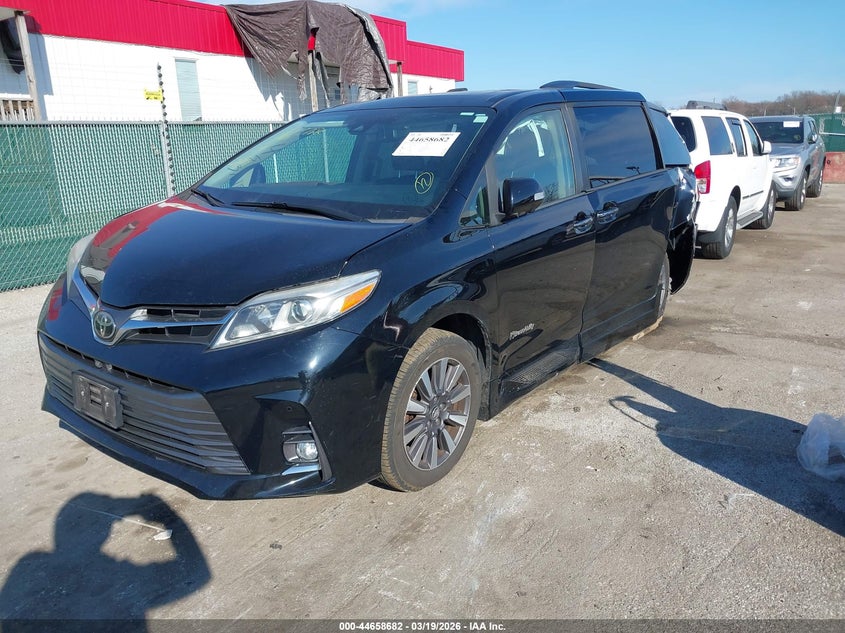 2019 TOYOTA SIENNA auction photo 2
