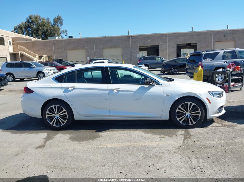 2018 Buick Regal Sportback Essence VIN: W04GR6SX2J1082000 Lot: 44659421