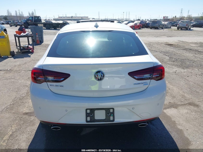 2018 Buick Regal Sportback Essence VIN: W04GR6SX2J1082000 Lot: 44659421