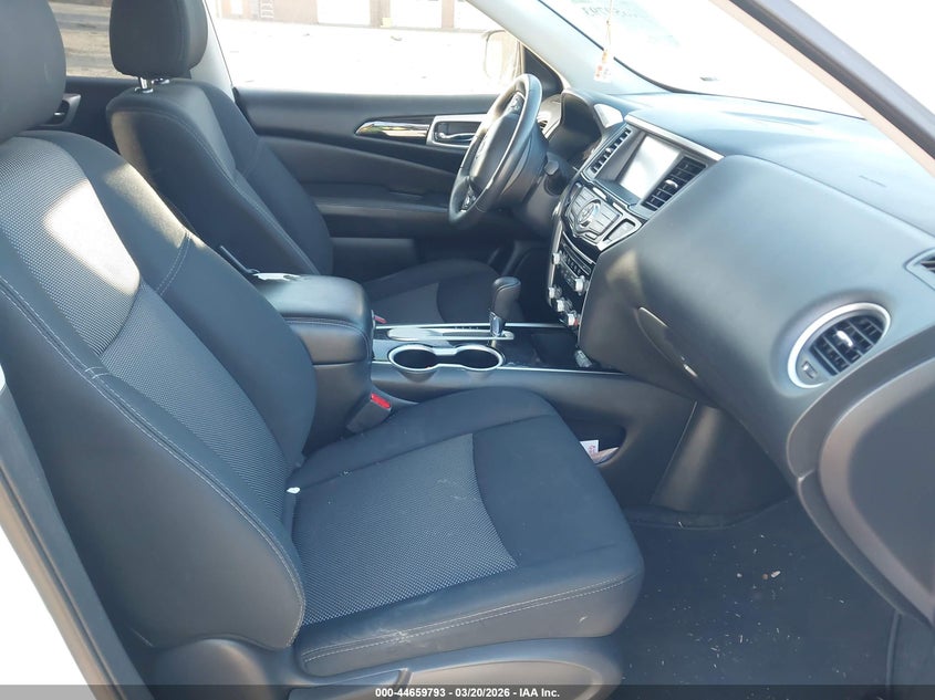 2018 Nissan Pathfinder Sv