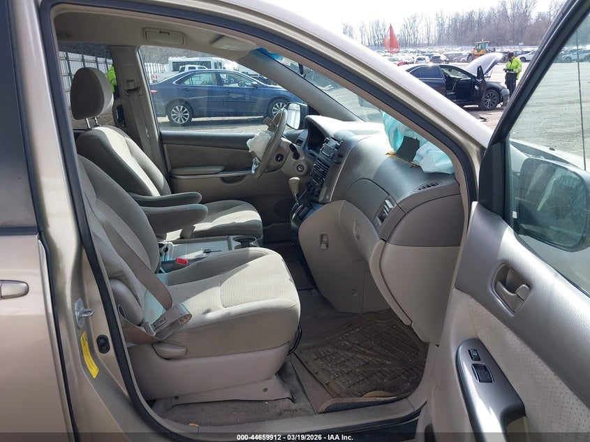 2010 Toyota Sienna Le