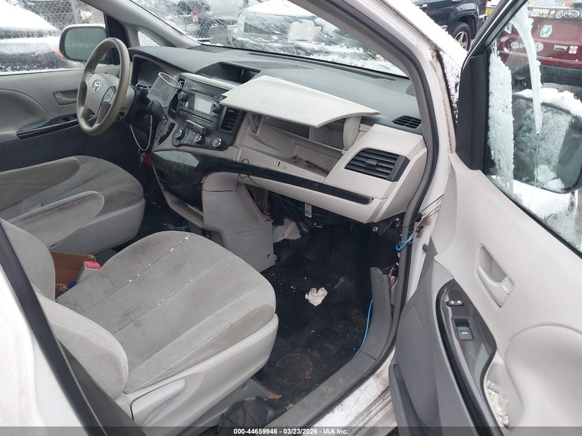 2014 Toyota Sienna L V6 7 Passenger