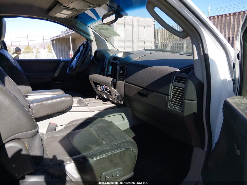 2004 Nissan Titan Le