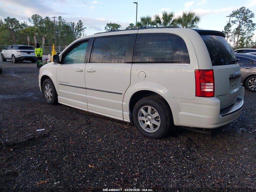 2010 Chrysler Town & Country Touring