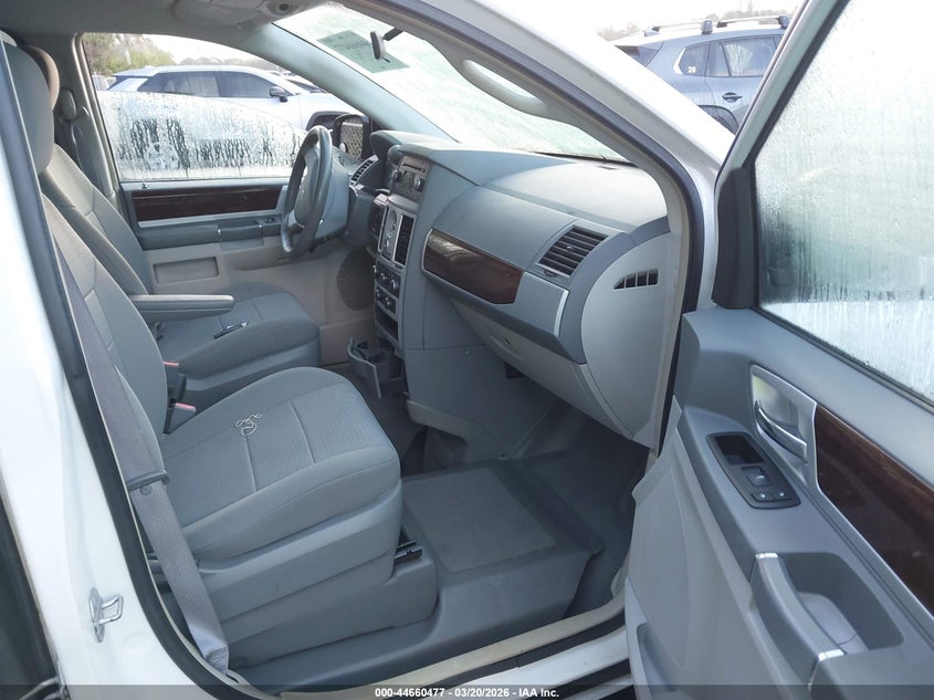 2010 Chrysler Town & Country Touring