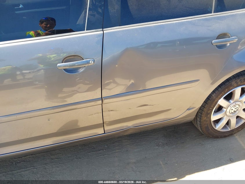 2007 Volkswagen Rabbit 4-Door VIN: WVWDS71K77W213751 Lot: 44660688