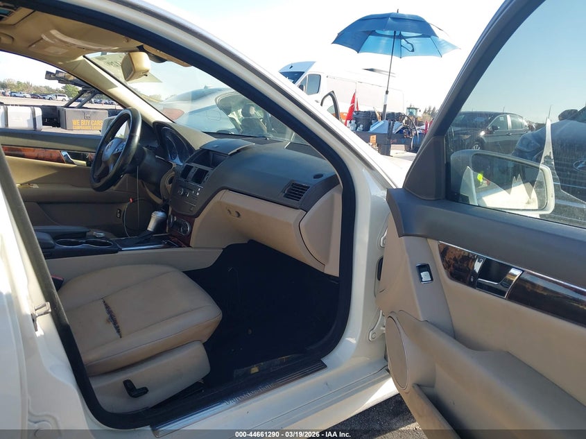 2010 Mercedes-Benz C 300 Luxury 4Matic/Sport 4Matic