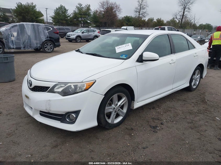 2014 Toyota Camry Se 4T1BF1FK4EU414643 photo 1