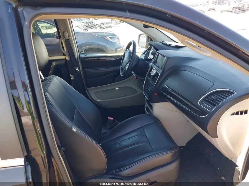 2015 Chrysler Town & Country Touring-L