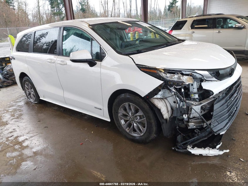 2021 Toyota Sienna Le