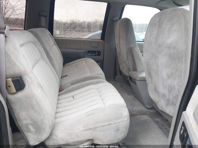 1992 Chevrolet Suburban K2500 VIN: 1GNGK26N4NJ343314 Lot: 44662036