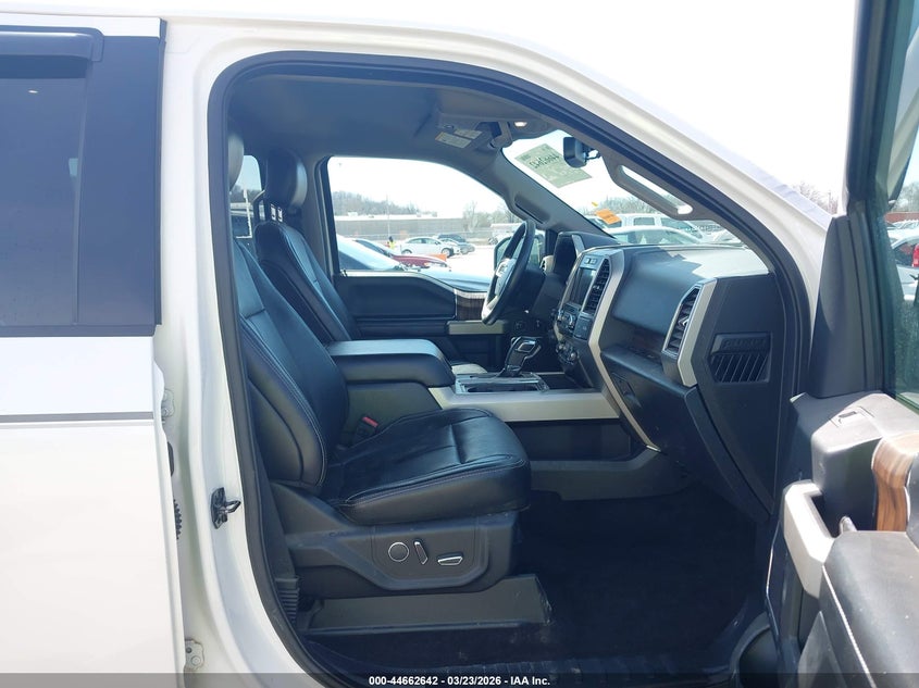 VIN 1FTFW1EG2JFC11929 2018 FORD F-150 LARIAT