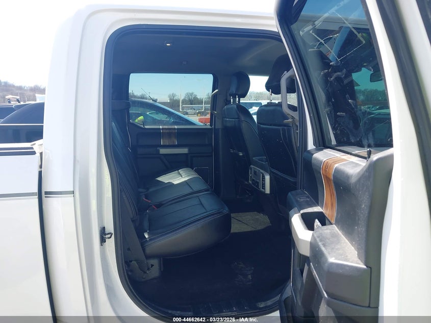 VIN 1FTFW1EG2JFC11929 2018 FORD F-150 LARIAT