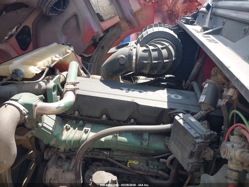 4V4NC9EH2EN175106 2014 Volvo Vn Vnl red