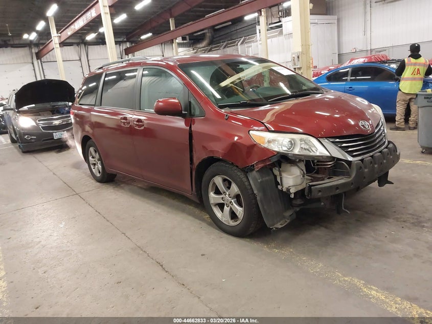 2013 Toyota Sienna Le V6 8 Passenger