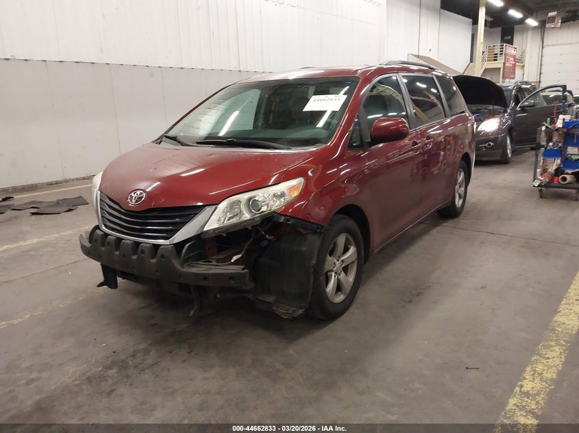 2013 Toyota Sienna Le V6 8 Passenger
