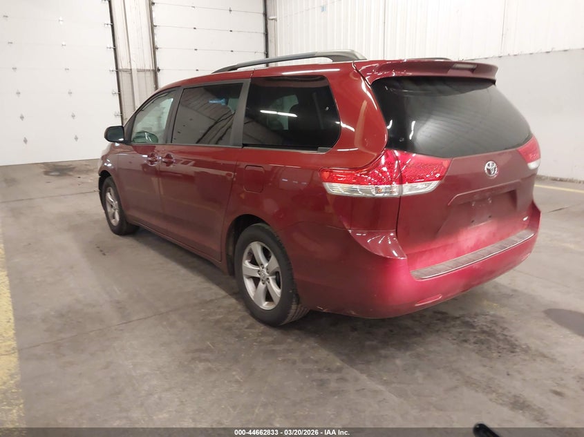 2013 Toyota Sienna Le V6 8 Passenger