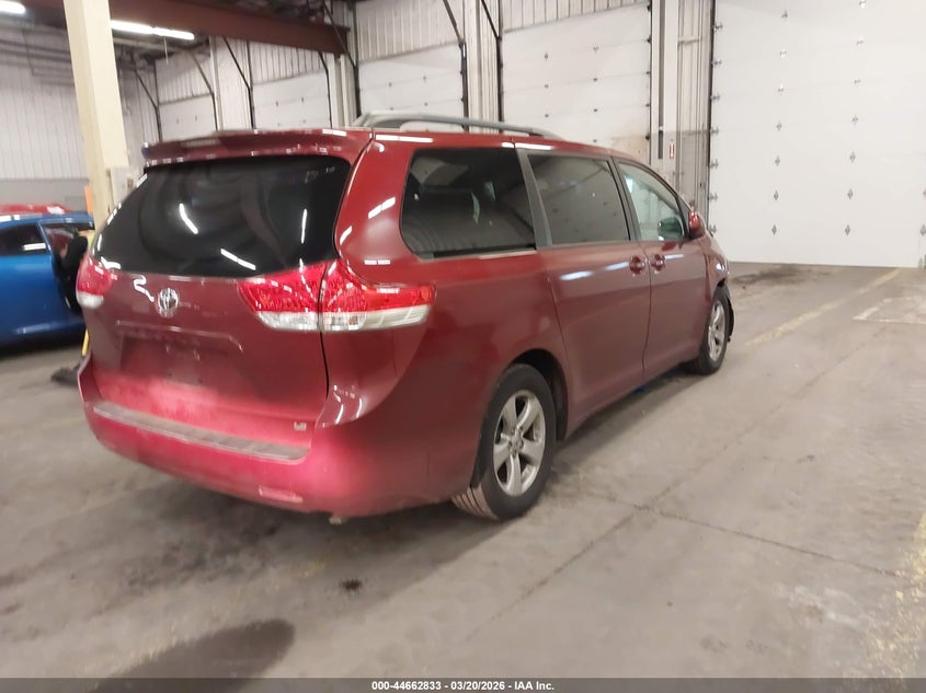 2013 Toyota Sienna Le V6 8 Passenger