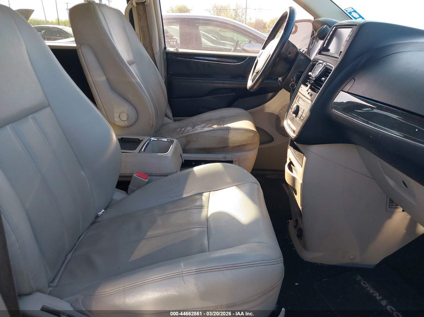 2013 Chrysler Town & Country Touring