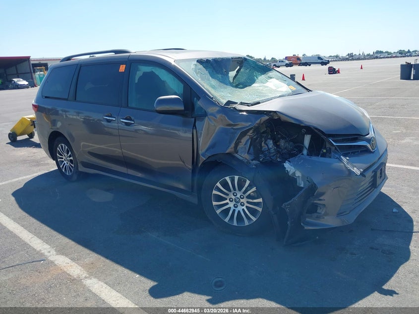 2018 Toyota Sienna Xle 8 Passenger