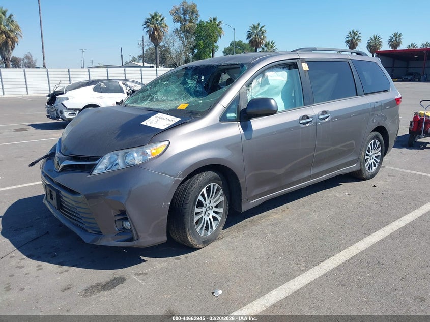 2018 Toyota Sienna Xle 8 Passenger